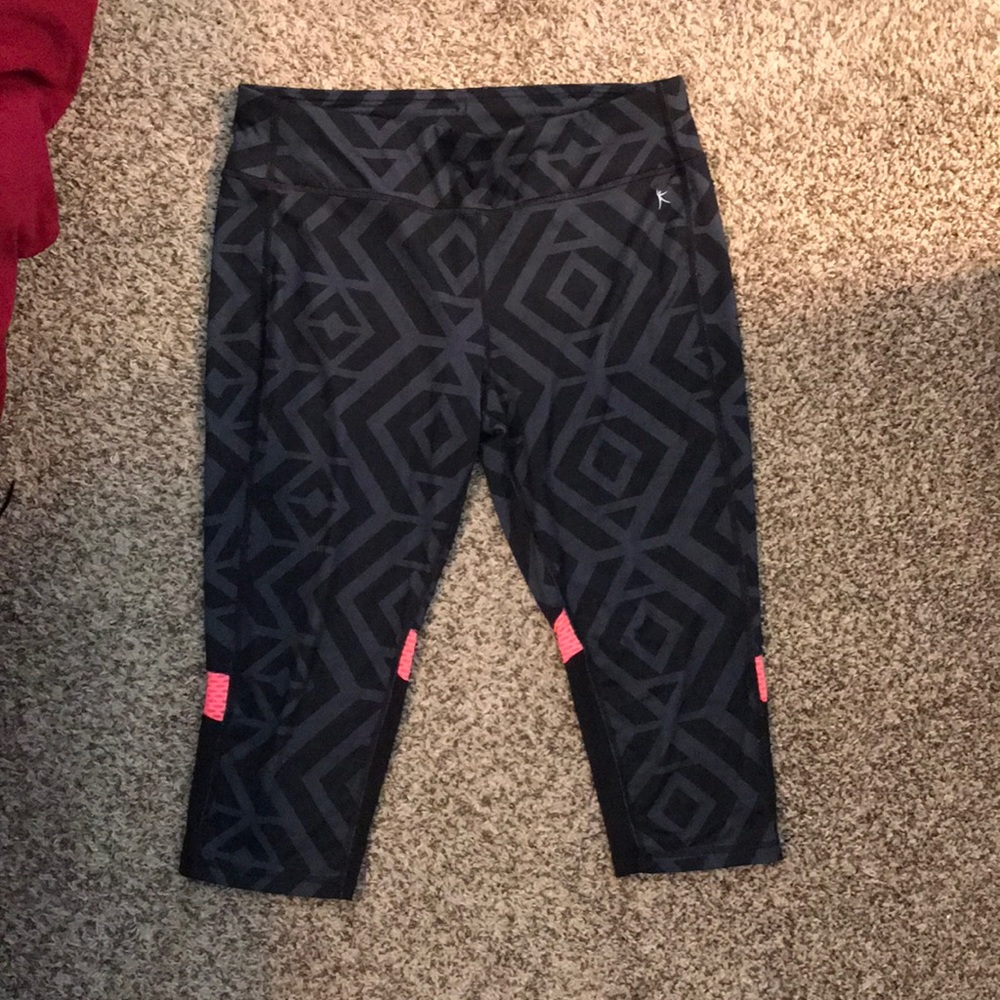 Danskin Capri Leggings